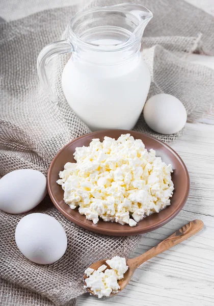 Milk, curd and eggs — Stock Photo, Image