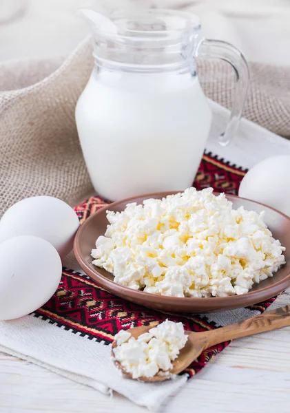 Leche, cuajada y huevos — Foto de Stock