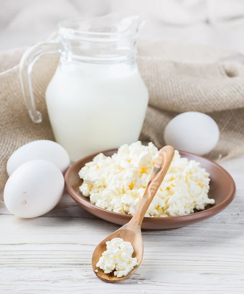 Leche, cuajada y huevos — Foto de Stock