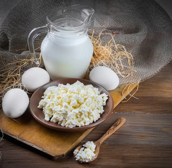 Milk, curd and eggs — Stock Photo, Image