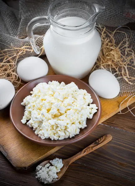 Leche, cuajada y huevos — Foto de Stock