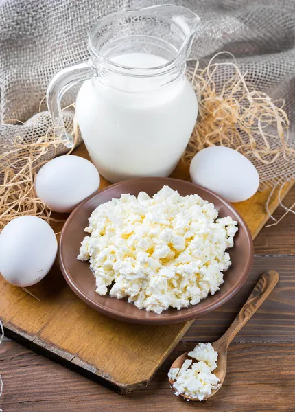 Молоко, сир та яйця — стокове фото