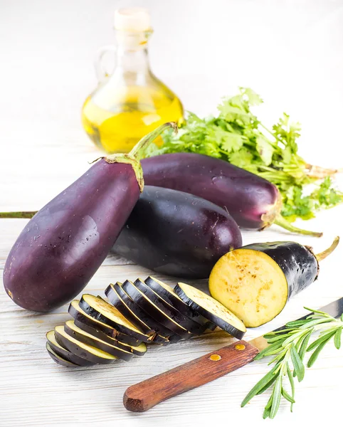 Eggplant and olive oil — Stock Photo, Image