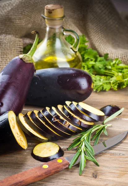 Eggplant and olive oil — Stock Photo, Image