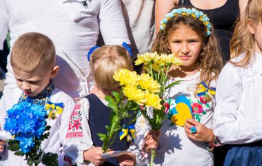 KYIV - EPTEMBER 02: 2 Eylül 2022 tarihinde Ukrayna 'da ilk okul gününün tatili. Kyiv Ukrayna