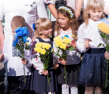 KYIV - EPTEMBER 02: 2 Eylül 2022 tarihinde Ukrayna 'da ilk okul gününün tatili. Kyiv Ukrayna