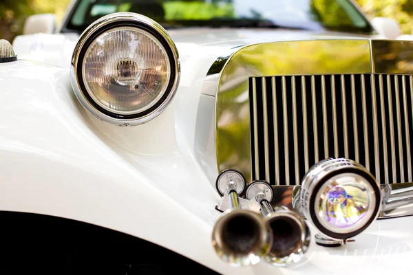 Éléments d'une voiture blanche — Photo