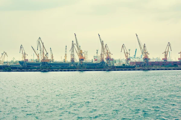 A cargo cranes in the sea port — Stock Photo, Image