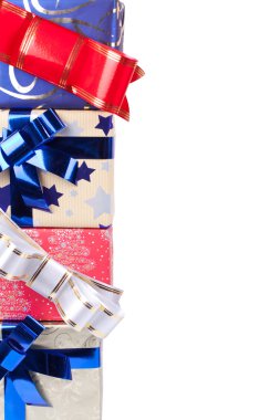 Noel hediye kutusu beyaz zemin üzerine