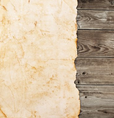 Ahşap arka planda eski kağıt