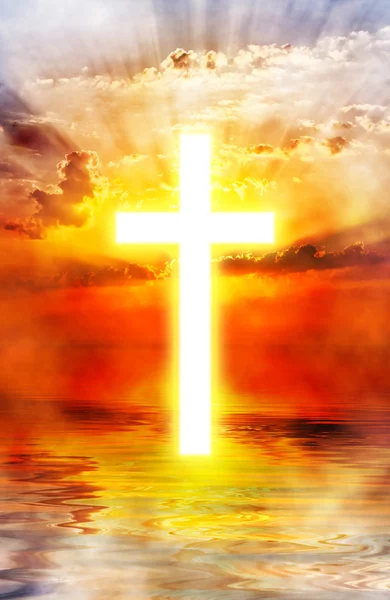 Sunrise gökyüzü üzerinde görünen çapraz