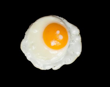 sahanda yumurta görünüm üzerinde siyah arka plan üzerine kapatın.