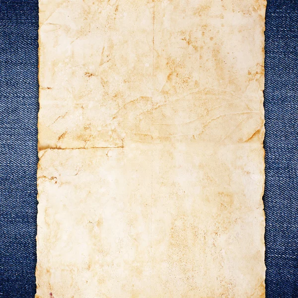 Papier vintage sur fond de jean bleu — Photo