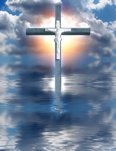 Cross Hangs in Sky over Water — Stock Photo, Image