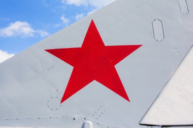 uçak tarafındaki kırmızı yıldız