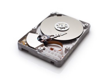 Disk sürücüsü beyaz arkaplanda izole edildi