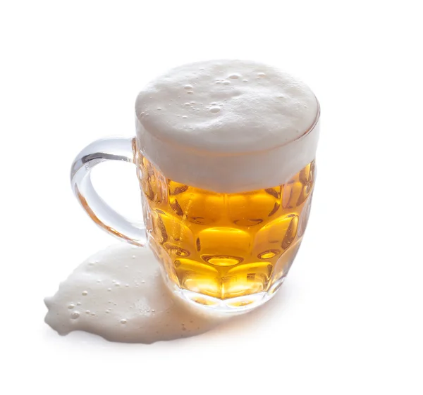 白を基調とした光のビールセットのフロスティグラス — ストック写真