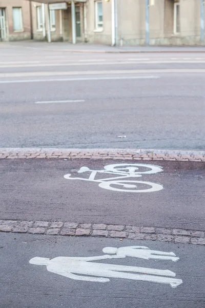 Πεζόδρομο πέρασμα με bycicle λωρίδα στο πλάι — Φωτογραφία Αρχείου