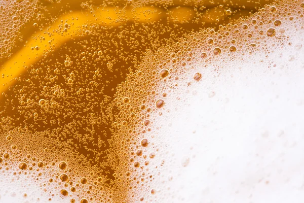 泡とビールのクローズ アップ — ストック写真