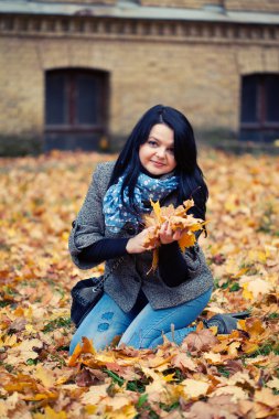 sonbahar Park genç güzel kadın