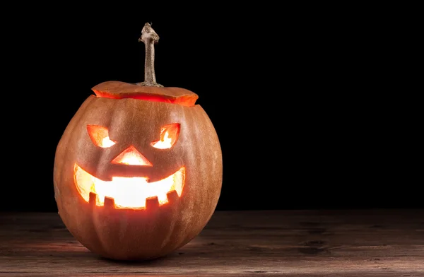 Strašidelné jack-o lucernou na dřevo — Stock fotografie