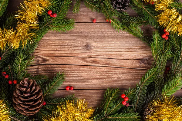 Kerstboom takken met decoratie — Stockfoto