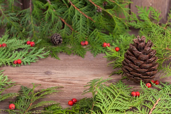 Ramas de árbol de Navidad con decoración —  Fotos de Stock