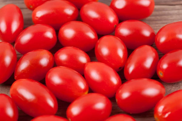 Fresh tomatoes on wood background — Stock Photo, Image
