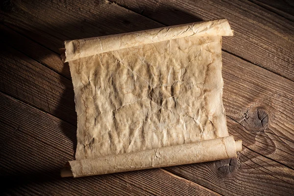 Altes Papier auf Holz Hintergrund — Stockfoto