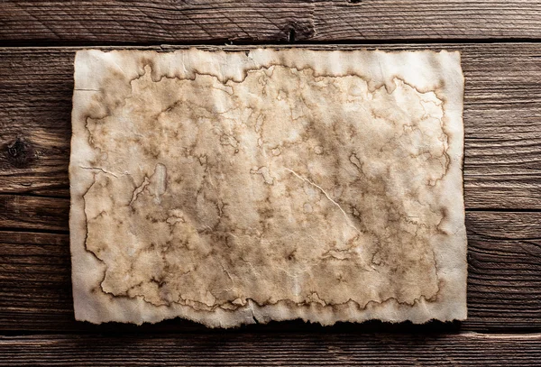 Altes Papier auf Holz Hintergrund — Stockfoto