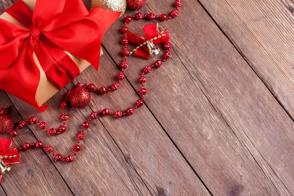 Caixa de presente com decoração de Natal — Fotografia de Stock