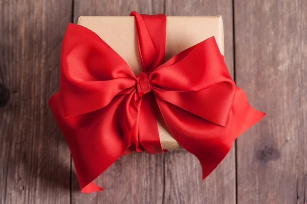 Gift box on wooden background — Stock Photo, Image