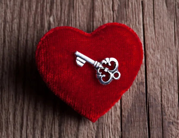 Vintage key and red heart — Stock Photo, Image