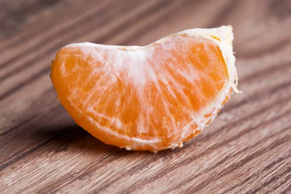 A mandarin on wooden background — Stock Photo, Image