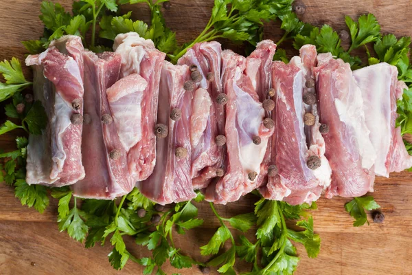 Raw pork ribs on a cutting board — Stock Photo, Image