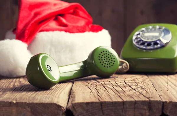 Teléfono vintage con sombrero de Santa Claus — Foto de Stock