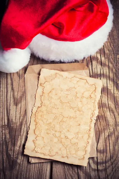 Papier vintage avec chapeau de Père Noël — Photo