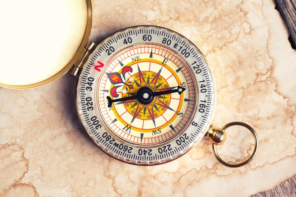 Alte Schatzkarte mit Kompass — Stockfoto