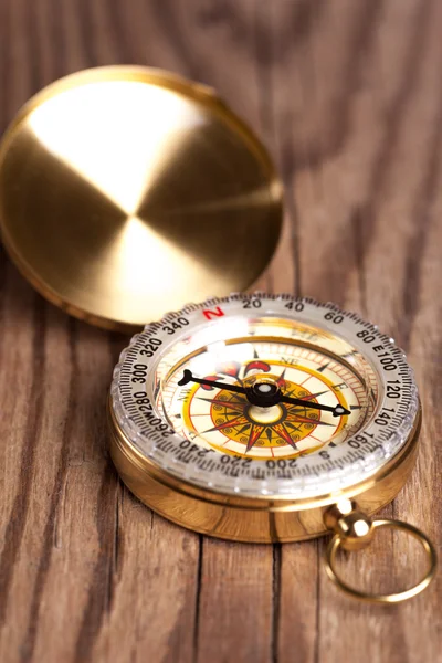 Antique brass compass — Stock Photo, Image