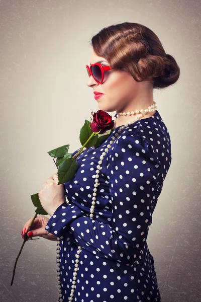 Retro woman with red rose and glasses — Stock Photo, Image