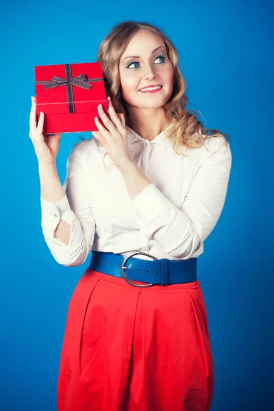 Woman with a gift box — Stock Photo, Image