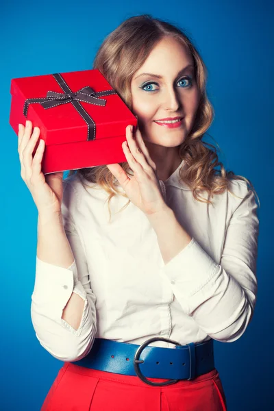 Woman with a gift box — Stock Photo, Image