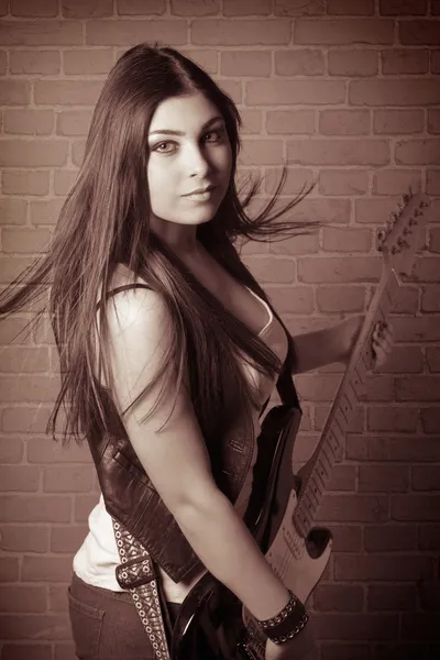 Young lady with guitar — Stock Photo, Image