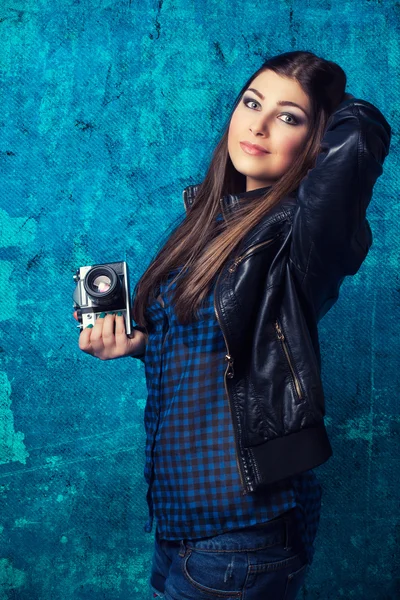 Brunette Woman with camera — Stock Photo, Image