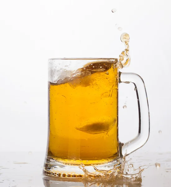 Tazza di birra fredda — Foto Stock