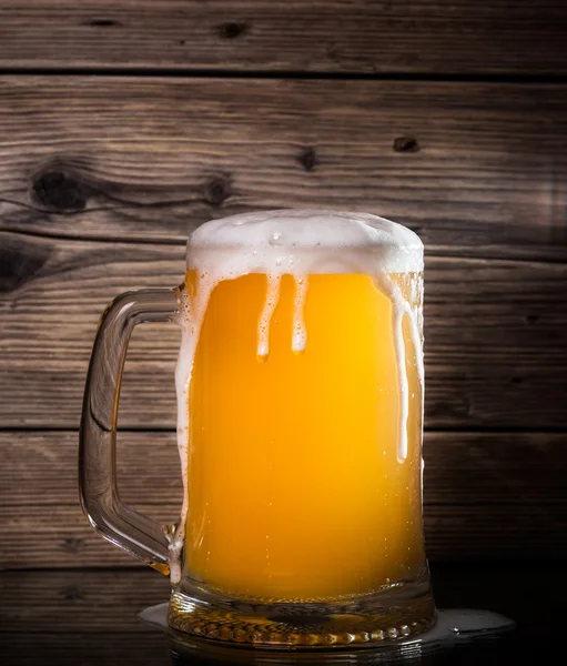 Glass beer on wood background — Stock Photo, Image