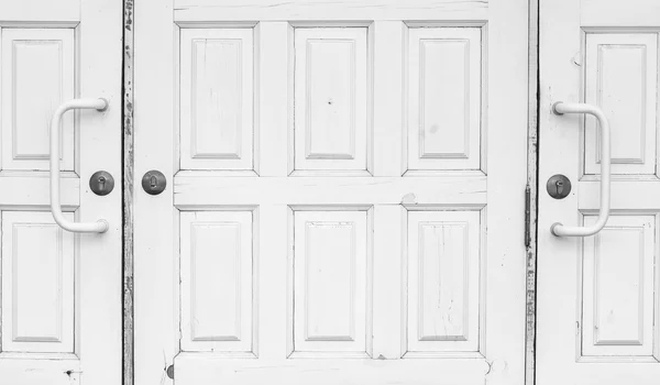 Weiße geschlossene Türen — Stockfoto