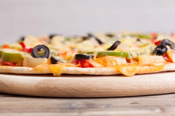 Delicious italian pizza served on wooden table — Stock Photo, Image