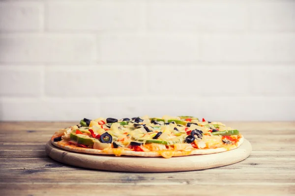 Delicious italian pizza served on wooden table — Stock Photo, Image