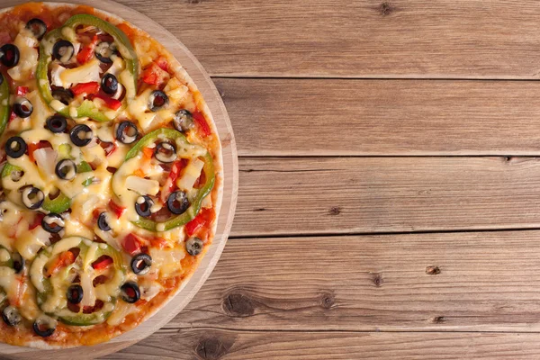 Delicious italian pizza served on wooden table — Stock Photo, Image